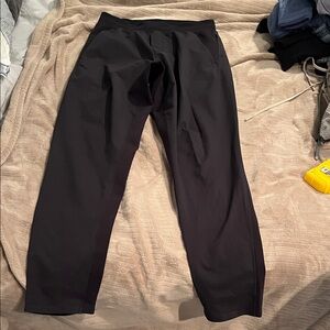 Lululemon men’s black tapered sweatpants